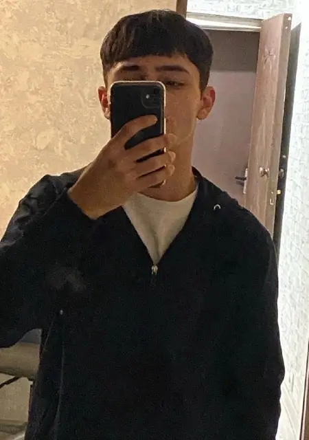 Я Русик, 21, из Симферополя, ищу знакомство для дружбы