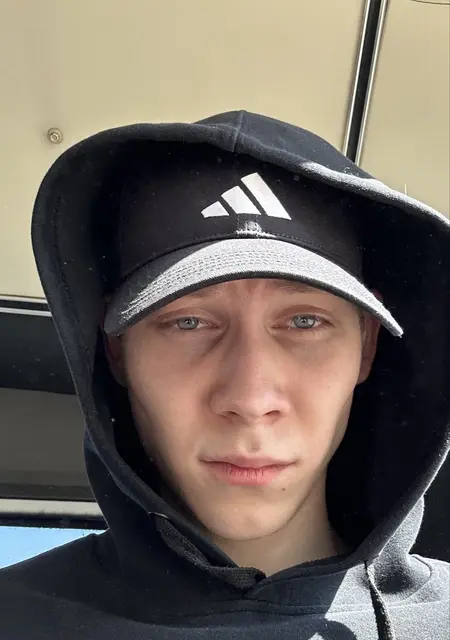 Я Mikhail, 20, из Москвы, ищу знакомства без обязательств