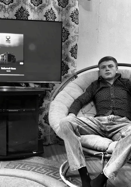 Я Эдуард, 22, знакомлюсь для открытые отношения в Крымске