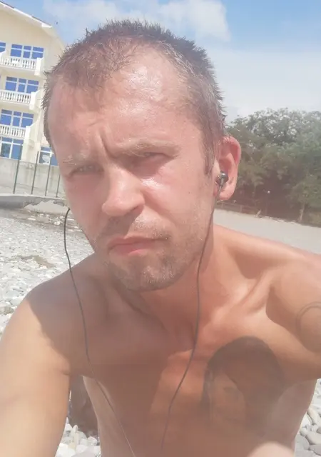 Я Олег, 40, из Жуковского, ищу знакомство для приятного времяпровождения