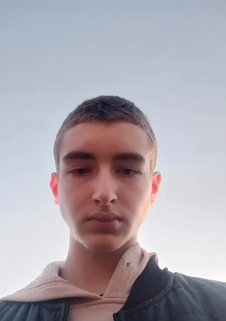 Я Алексей, 21, из Киева, ищу знакомства на одну ночь