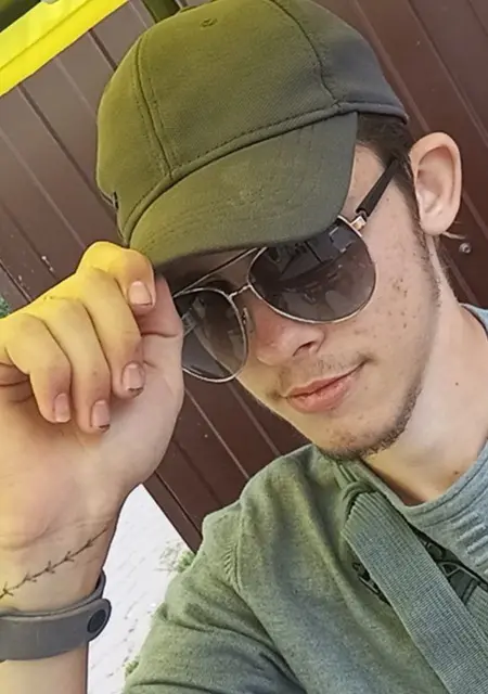 Я Данила, 19, из Омска, ищу знакомства на одну ночь