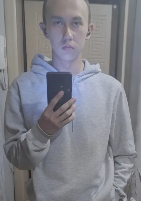 Я Денис, 21, из Владивостока, ищу знакомство для приятного времяпровождения