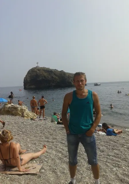 Виталик из Евпатории, ищу на сайте знакомства на одну ночь