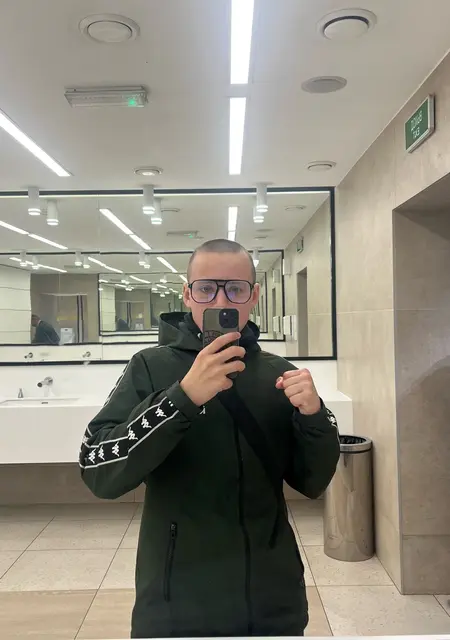 Я Максим, 18, из Воронежа, ищу знакомства без обязательств