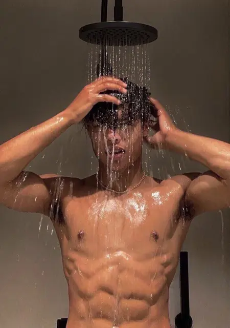 Ваня из Геленджика, мне 27, познакомлюсь без обязательств