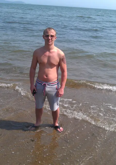 Я Гриша, 35, из Артема, ищу знакомства без обязательств