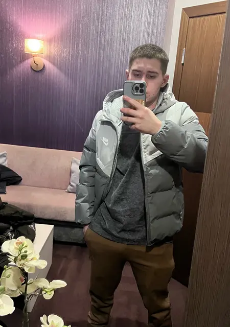 Я Санечка, 20, из Белгорода, ищу знакомства на одну ночь