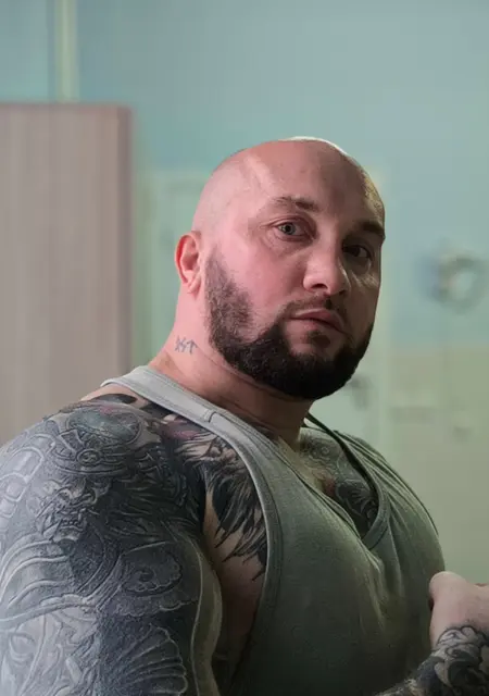 Серега из Сланцев, мне 41, познакомлюсь без обязательств