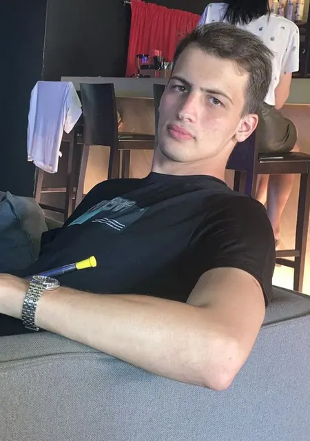 Я Ислам, 28, из Владивостока, ищу знакомства на одну ночь