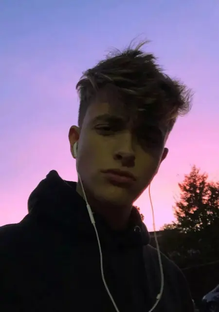 Я Никита, 21, из Нерюнгри, ищу знакомство для вирта