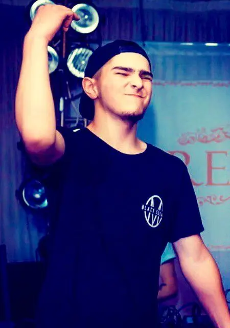 Я Ваня, 26, из Новочебоксарска, ищу знакомства без обязательств