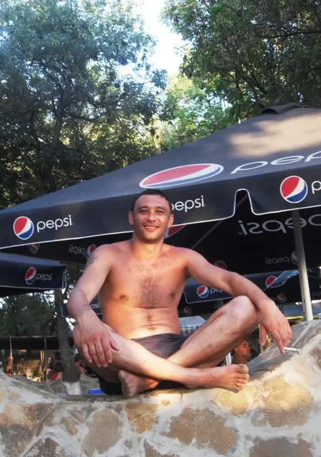 Я Vladimir, 45, из Павлограда, ищу знакомство для приятного времяпровождения