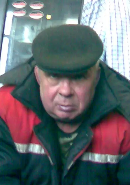 Я Эдик, 45, знакомлюсь на одну ночь в Луге