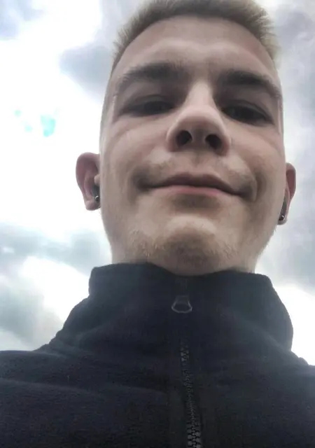 Слава из Грязовца, ищу на сайте постоянные отношения