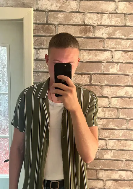 Я Ярослав, 21, из Твери, ищу знакомство для постоянных отношений