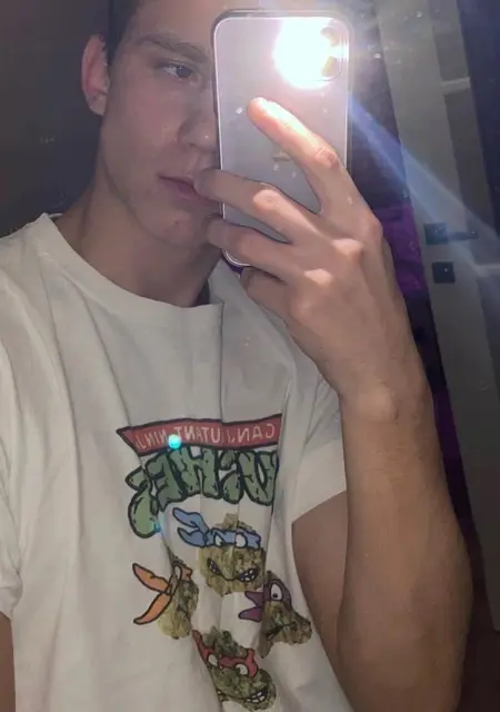 Я Дима, 20, из Ижевска, ищу знакомство для общения