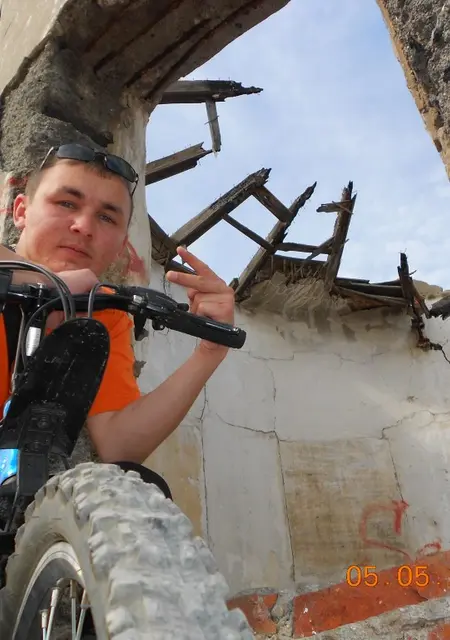 Артем из Новотроицка, мне 38, познакомлюсь для общения