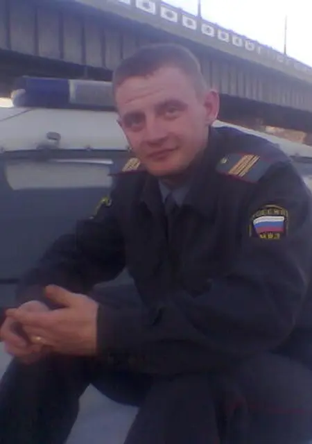 Я Олег, 39, знакомлюсь на одну ночь в Великом Новгороде