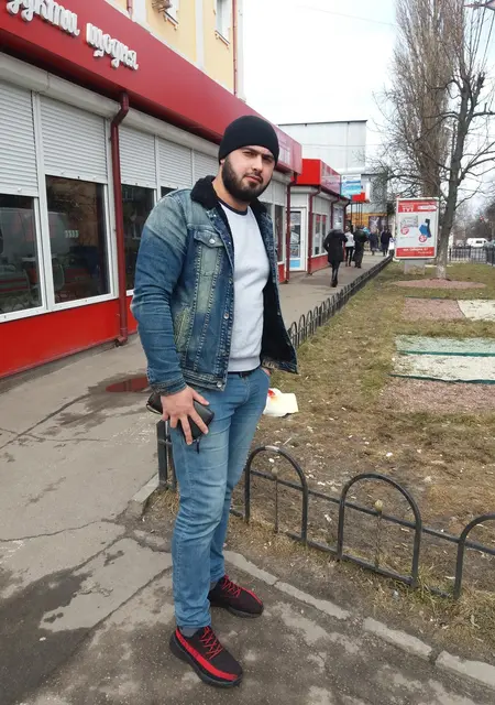 Амил из Саратова, мне 31, познакомлюсь для приятного времяпровождения