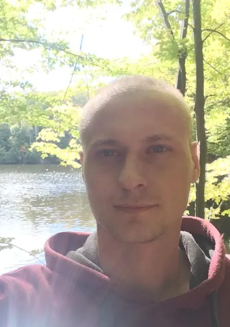 Я Міша, 34 років з Житомира, шукаю знайомства без зобов'язань