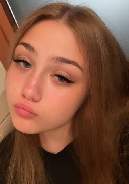 Лена из Санкт-Петербурга, мне 19, познакомлюсь для приятного времяпровождения