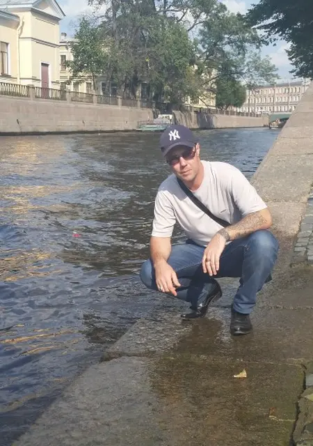 Михаил из Соснового Бора, мне 36, познакомлюсь без обязательств