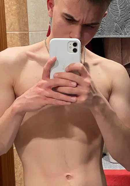 Я Максим, 20, из Тамбова, ищу знакомства без обязательств