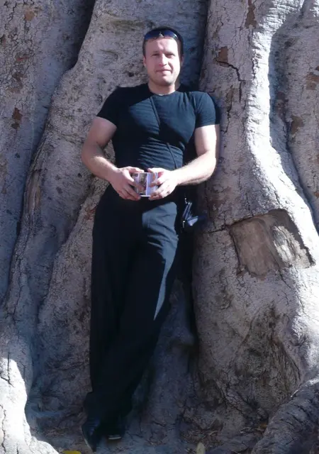 Я Костя, 46, из Троицка, ищу знакомство для постоянных отношений