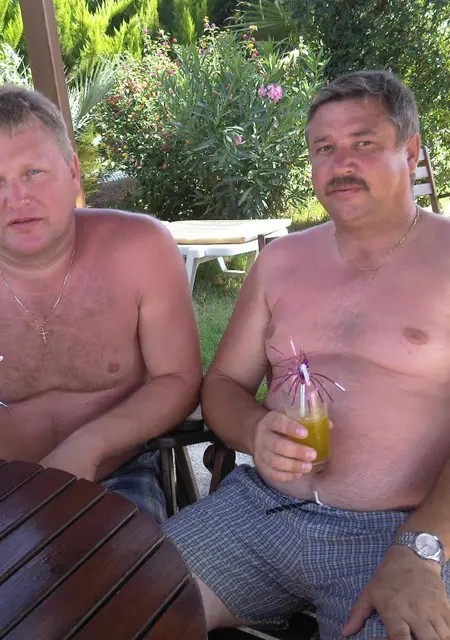 Толян из Октябрьского, мне 49, познакомлюсь без обязательств