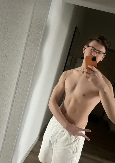 Вячеслав из Сургута, мне 25, познакомлюсь без обязательств