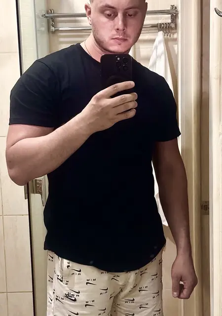 Даниил из Симферополя, ищу на сайте знакомства на одну ночь