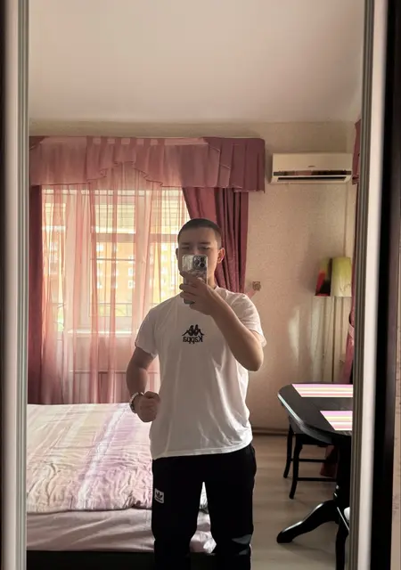 Кирилл из Калининграда, мне 19, познакомлюсь для общения