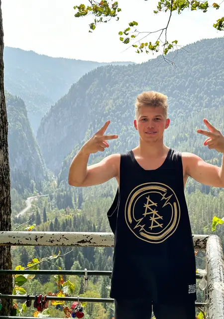 Я Артём, 20, знакомлюсь без обязательств в Ивантеевке