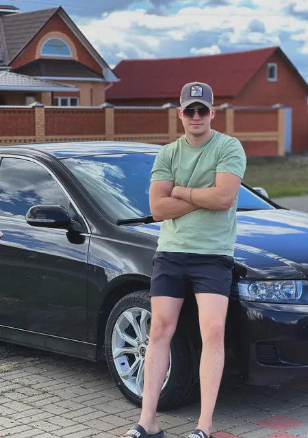 Дима из Геленджика, мне 23, познакомлюсь для приятного времяпровождения