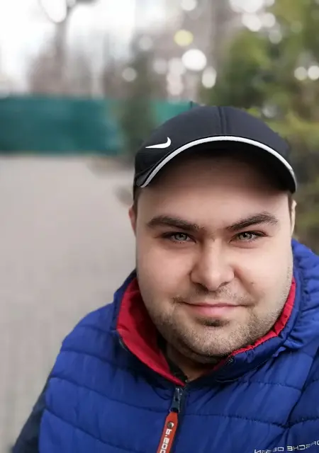 Я Саша, 29 років з Черкас, шукаю знайомства без зобов'язань