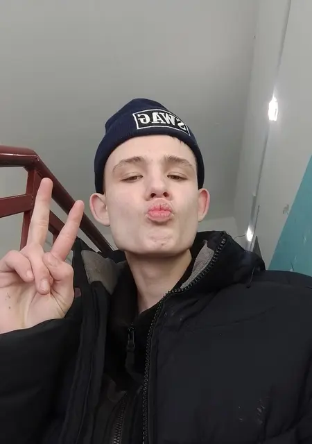Я Виктор, 19, из Якутска, ищу знакомства без обязательств