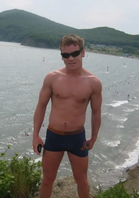 Стас из Артема, мне 41, познакомлюсь без обязательств