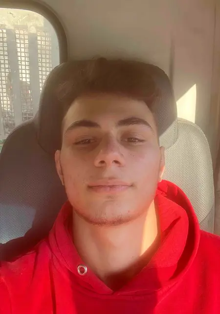 Я Artur, 20, знакомлюсь для постоянных отношений в Геленджике