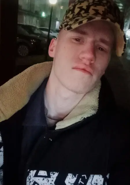 Я Илья, 22, из Боровичей, ищу знакомство для общения