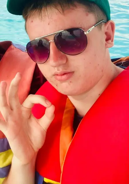 Я Виктор, 21, знакомлюсь без обязательств в Воронеже