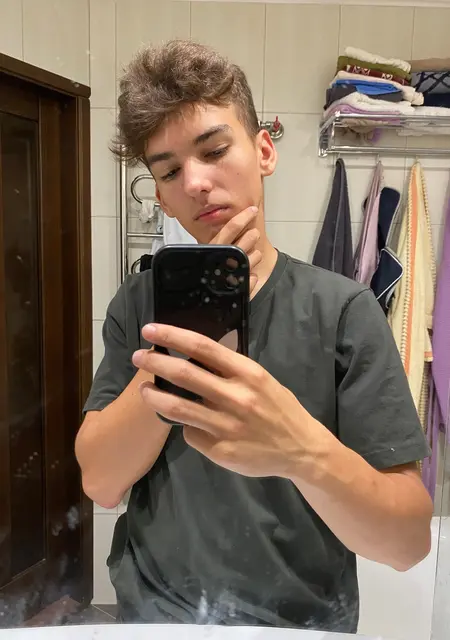 Я Влад, 18, из Майкопа, ищу знакомства на одну ночь