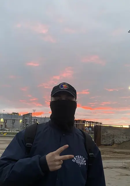 Я Влад, 21, из Твери, ищу знакомство для открытые отношения