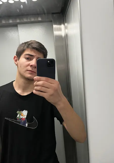 Я David, 18, из Череповца, ищу знакомства на одну ночь