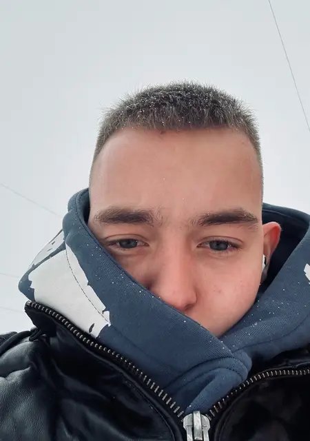 Я Артем, 20, знакомлюсь на одну ночь в Ярославле