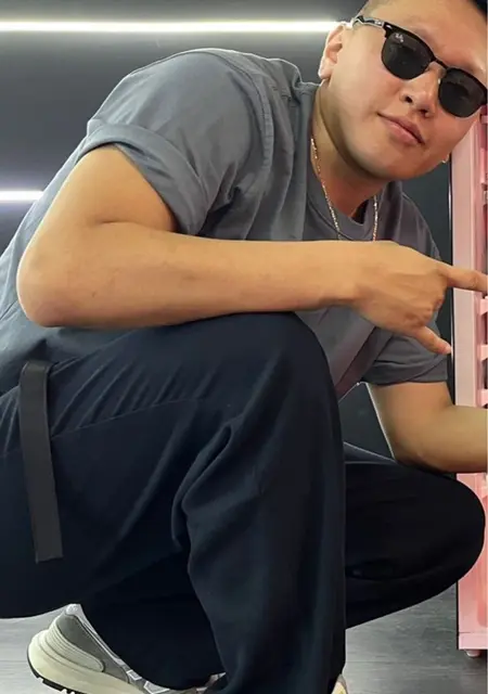 Я Владимир, 30, знакомлюсь для открытые отношения в Якутске