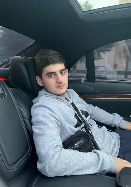 Я Валера, 21, из Армавира, ищу знакомства без обязательств