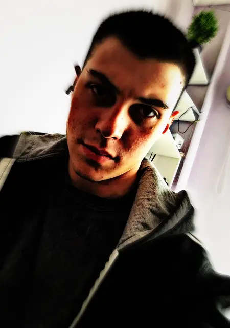 Я Илья, 21, из Пскова, ищу знакомство для общения