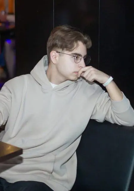 Я Никита, 20, из Ханты-Мансийска, ищу знакомства на одну ночь