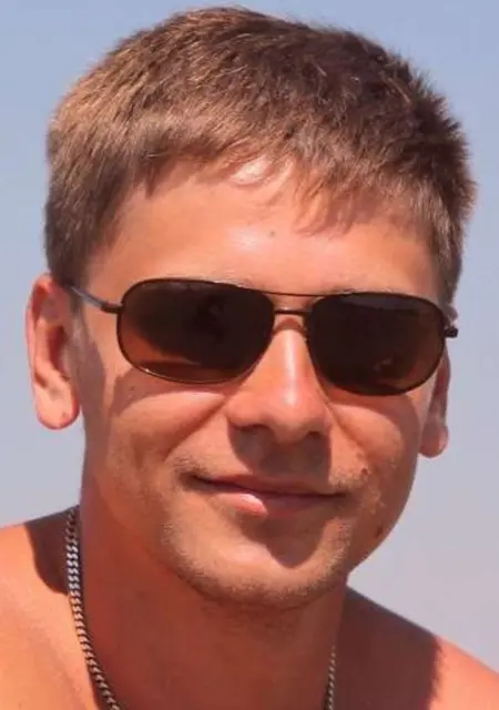 Кирил из Ижевска, мне 40, познакомлюсь для общения